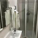 White House 3*