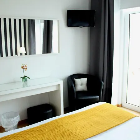 White House 3*